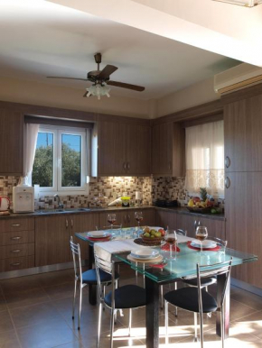  Family Home near Beach  Ханья